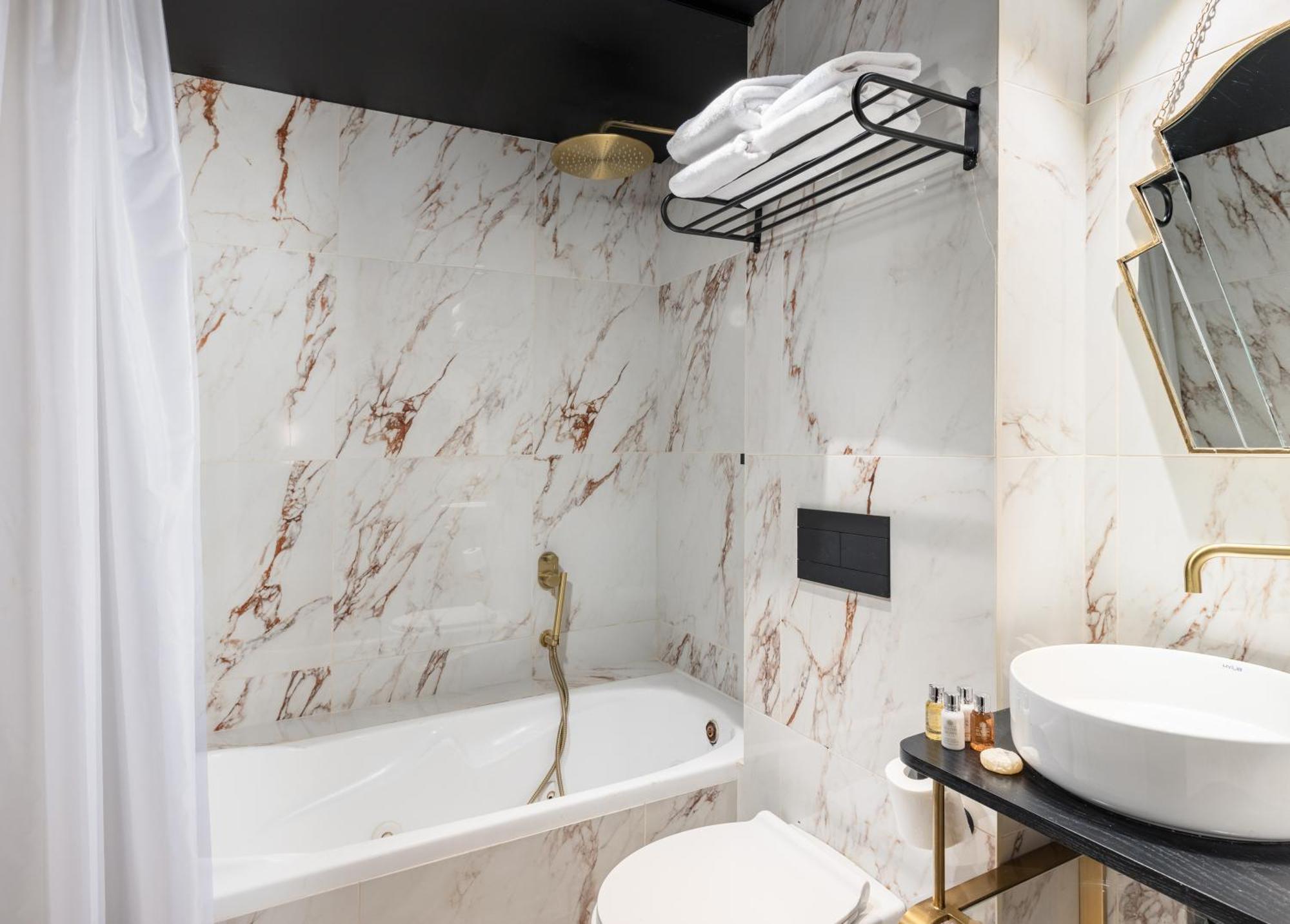 Beach Hotel By Zvieli Hotels Tel Aviv Room photo